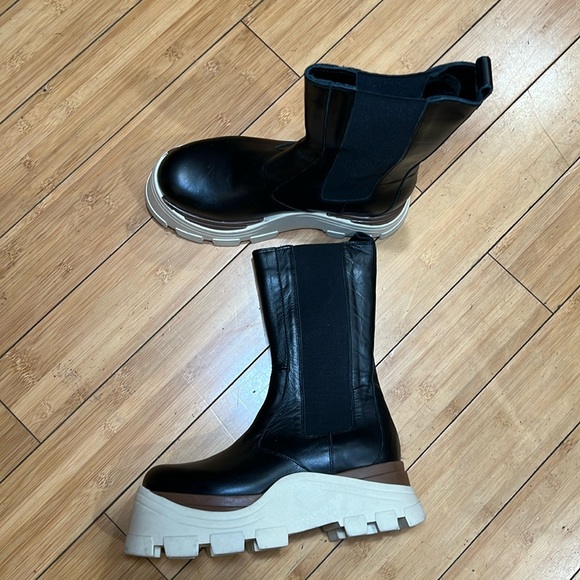 Free People Phoenix Chelsea Boots black size 39/8.5 - Picture 3 of 16